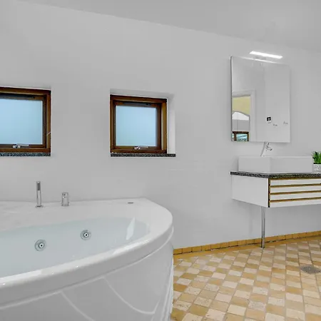 3 Bedroom Cozy In