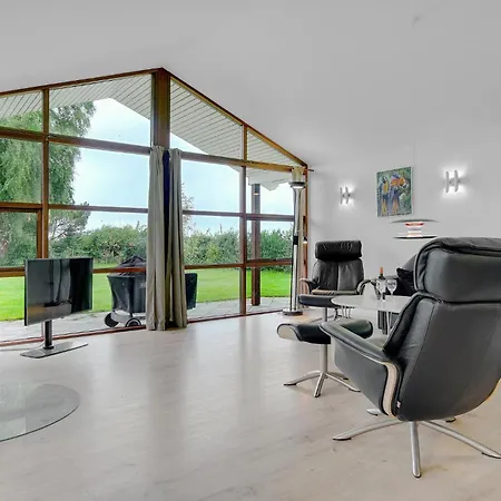3 Bedroom Cozy In Сasa de vacaciones Bogø By