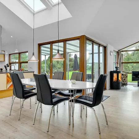 3 Bedroom Cozy In Bogø By